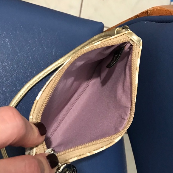 Coach beige/cream/gold sig C leather wristlet - Picture 6 of 15